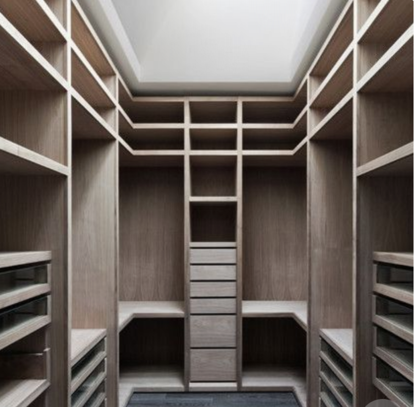 П-образная гардеробная комната в классическом стиле Таганрог