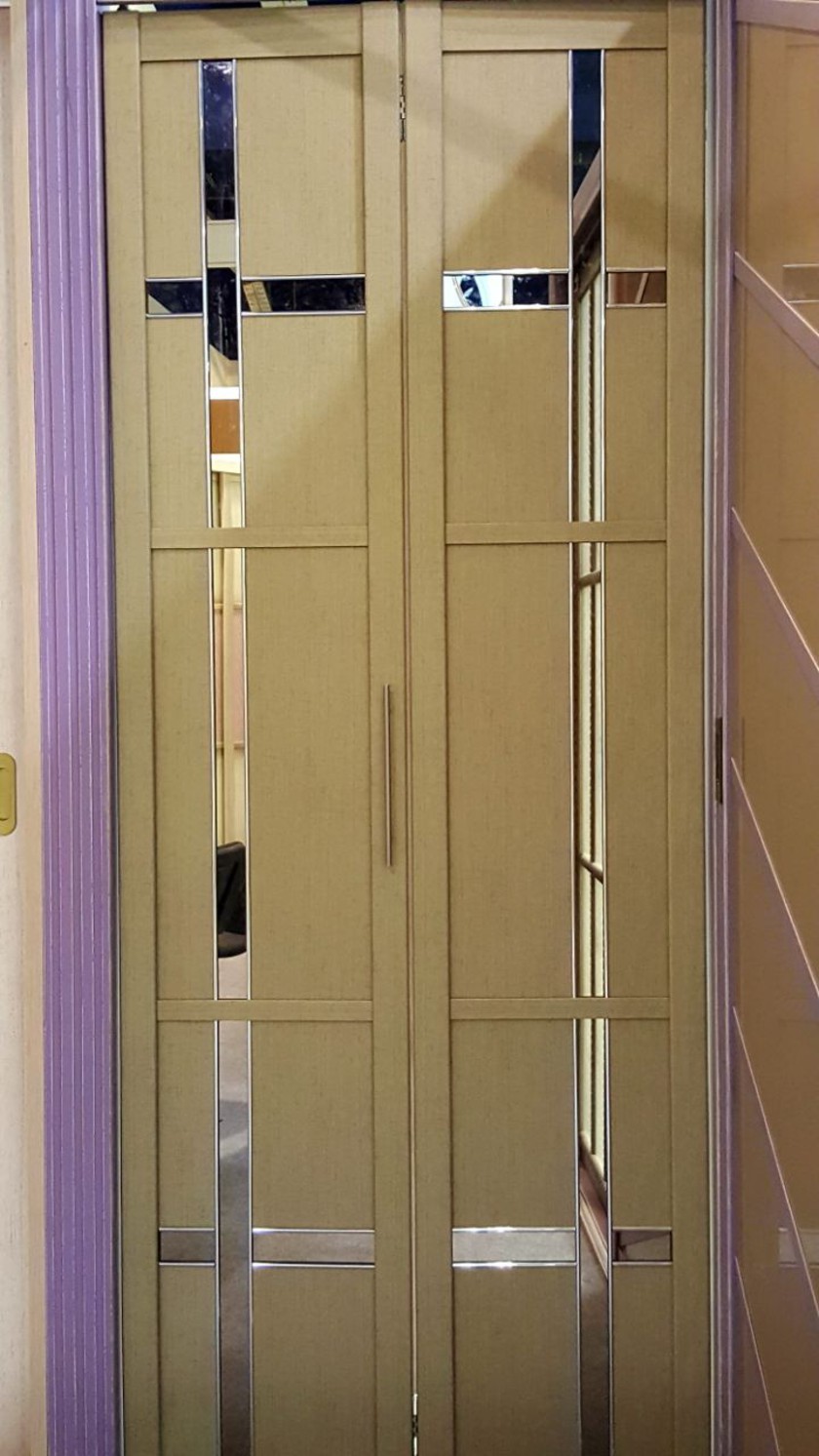 Двери гармошка шпонированные с зеркальным декором Таганрог