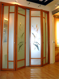 Двери гармошка с матовым рисунком цветок Таганрог
