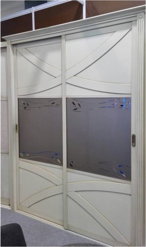 Классический шкаф купе с эксклюзивным декором Таганрог
